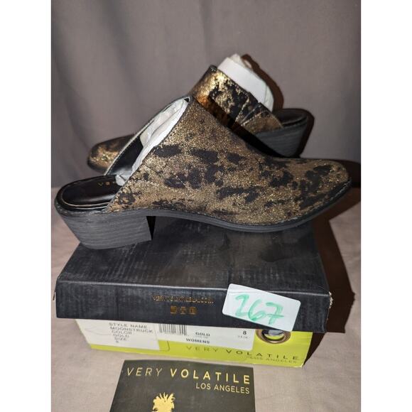 Very Volatile Woman’s Size 8 Black Gold Leather Mule Booties Brand New In Box - Picture 4 of 9